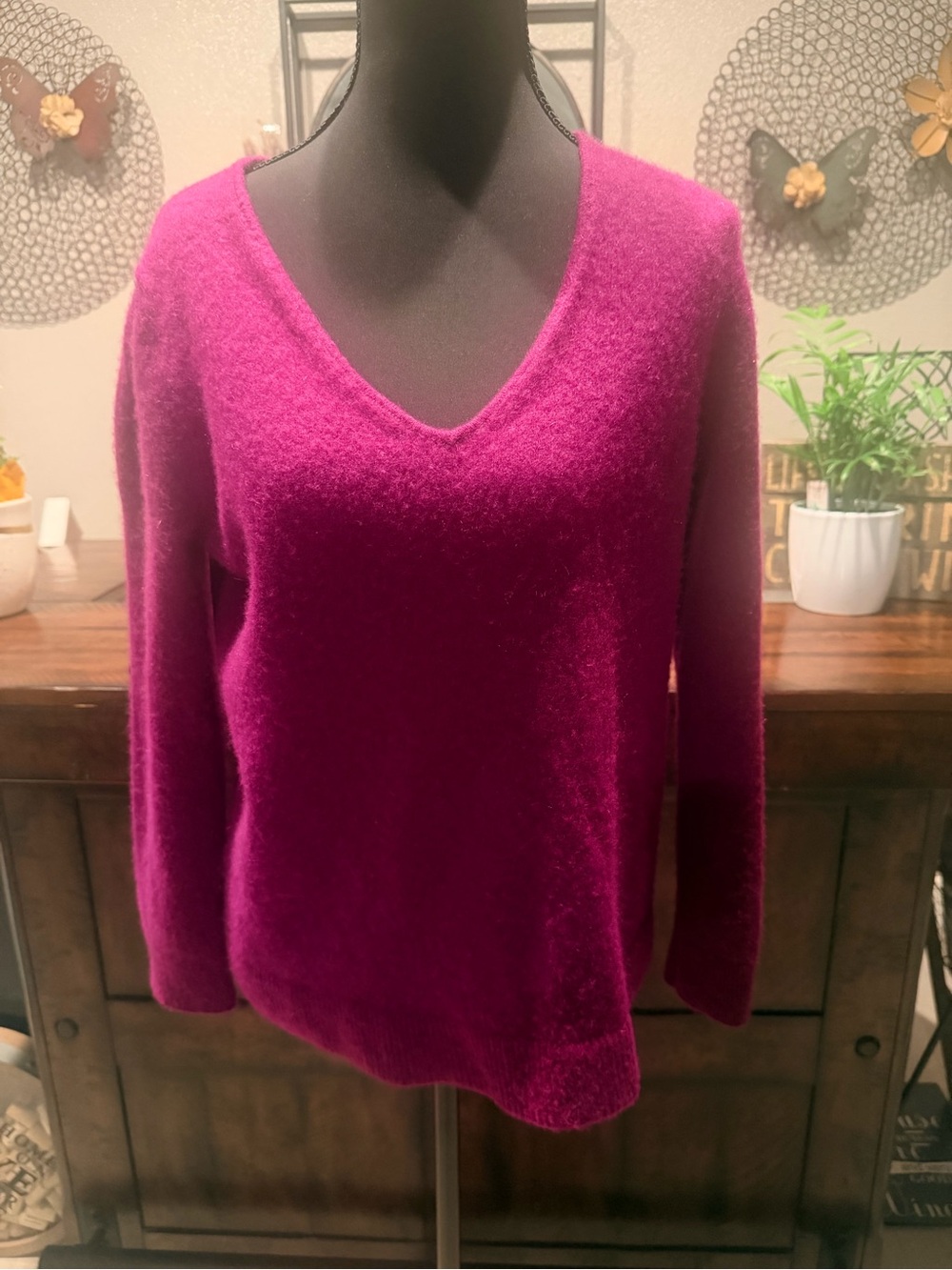 41 Hawthorn 100% Cashmere V-Neck Sweater